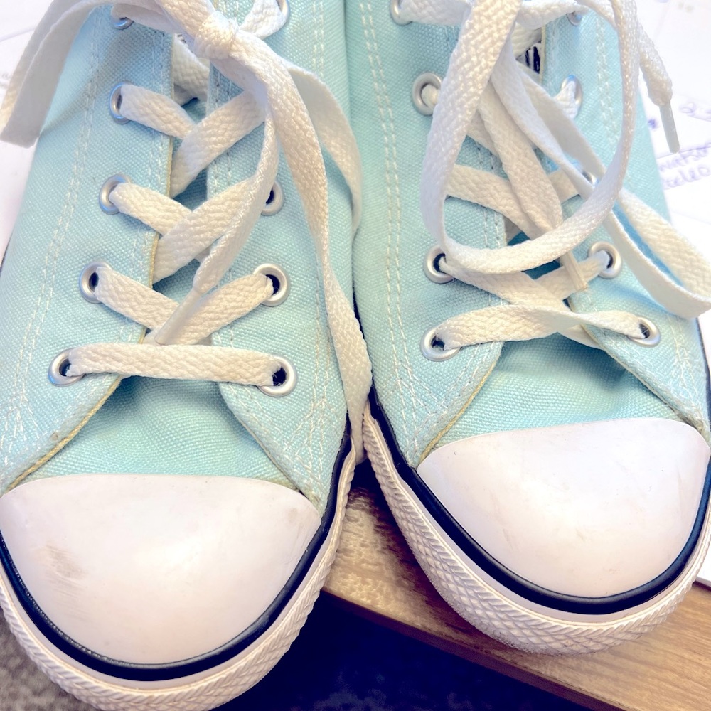 Converse woman